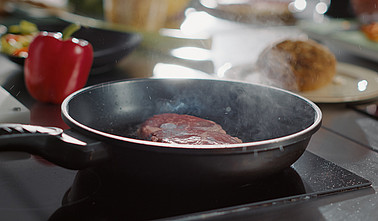 Gebratenes Rindfleisch in einer Pfanne