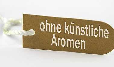 Schild mit Aufschrift "ohne künstliche Aromen"