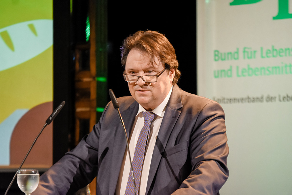 BLL-Hauptgeschäftsführer Christoph Minhoff hält seine Keynote.