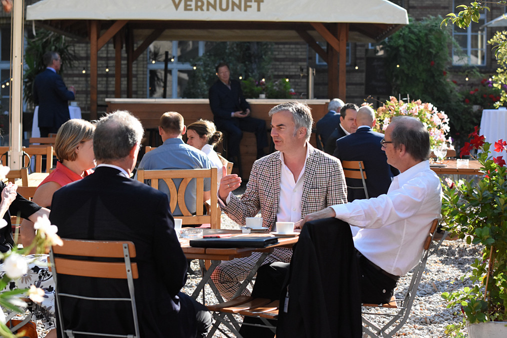 Der Außenbereich der Bar jeder Vernunft