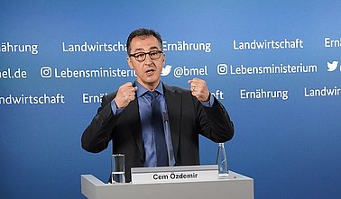 Bundesminister Cem Özdemir am Rednerpult