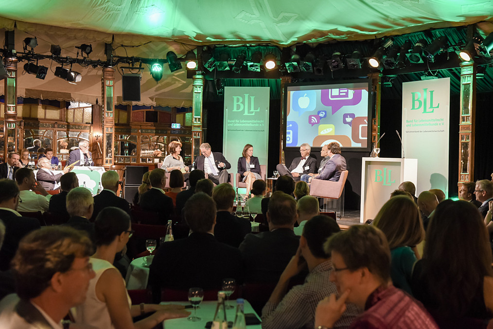 Podium 1: Marlene Mortler, Andreas F. Schubert, Claudia Stein, Dr. Helmut Reitze, Armin Valet, Christoph Minhoff