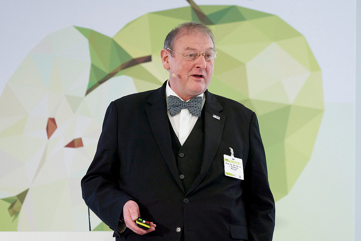 Prof. Dr. Dr. Dr. h.c. Andreas Hensel auf dem Food Safety Kongress 2025 Prof. Dr. Dr. Dr. h.c. Andreas Hensel auf dem Food Safety Kongress 2025